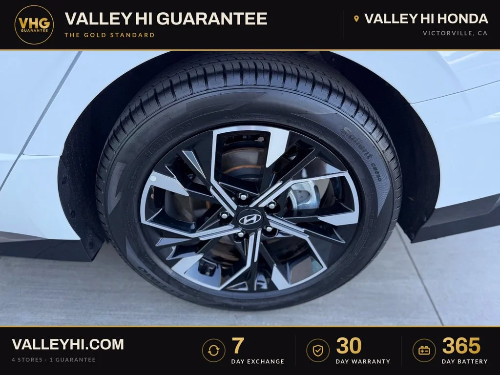 Used 2025 White Hyundai SEL image 14