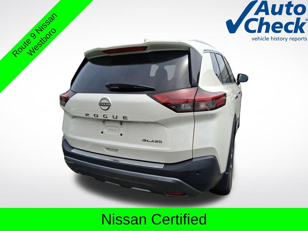 Used 2023 White Nissan SL image 9