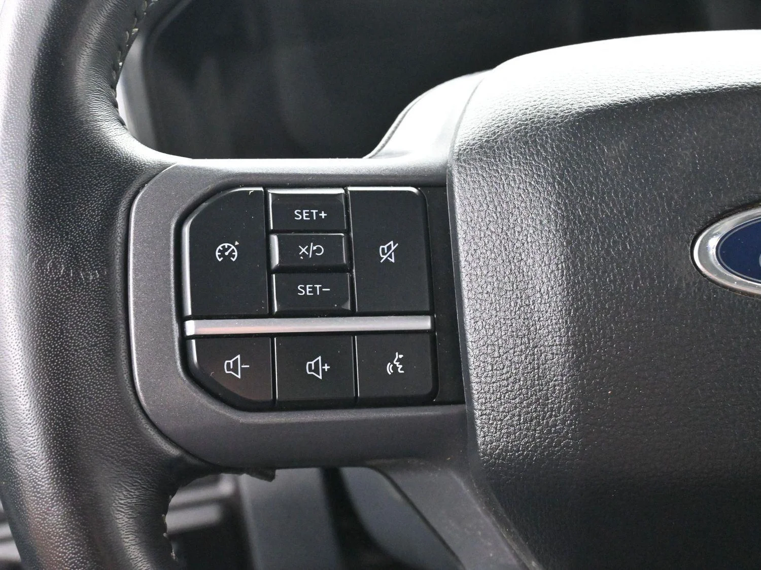 Used 2024 Oxford White Ford LARIAT image 17