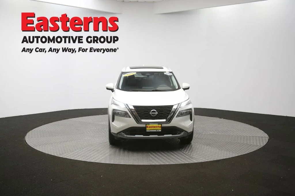 Used 2022 White Nissan SL image 53