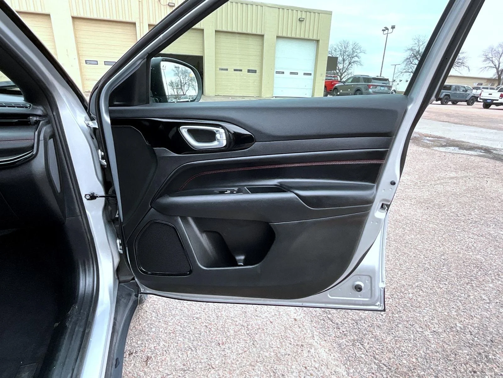 Used 2025 Silver Jeep Trailhawk image 17