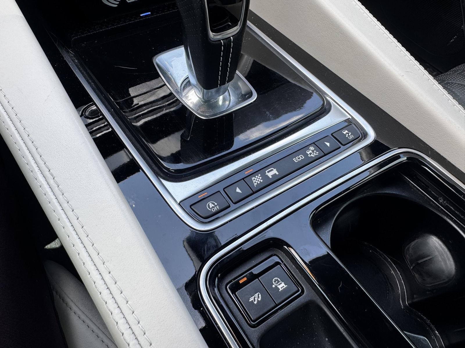 Used 2020 Indus Silver Metallic Jaguar SVR V8 image 22