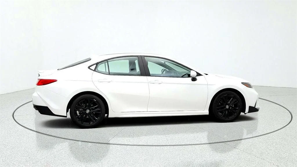 Used 2025 Ice Cap Toyota SE AWD image 4