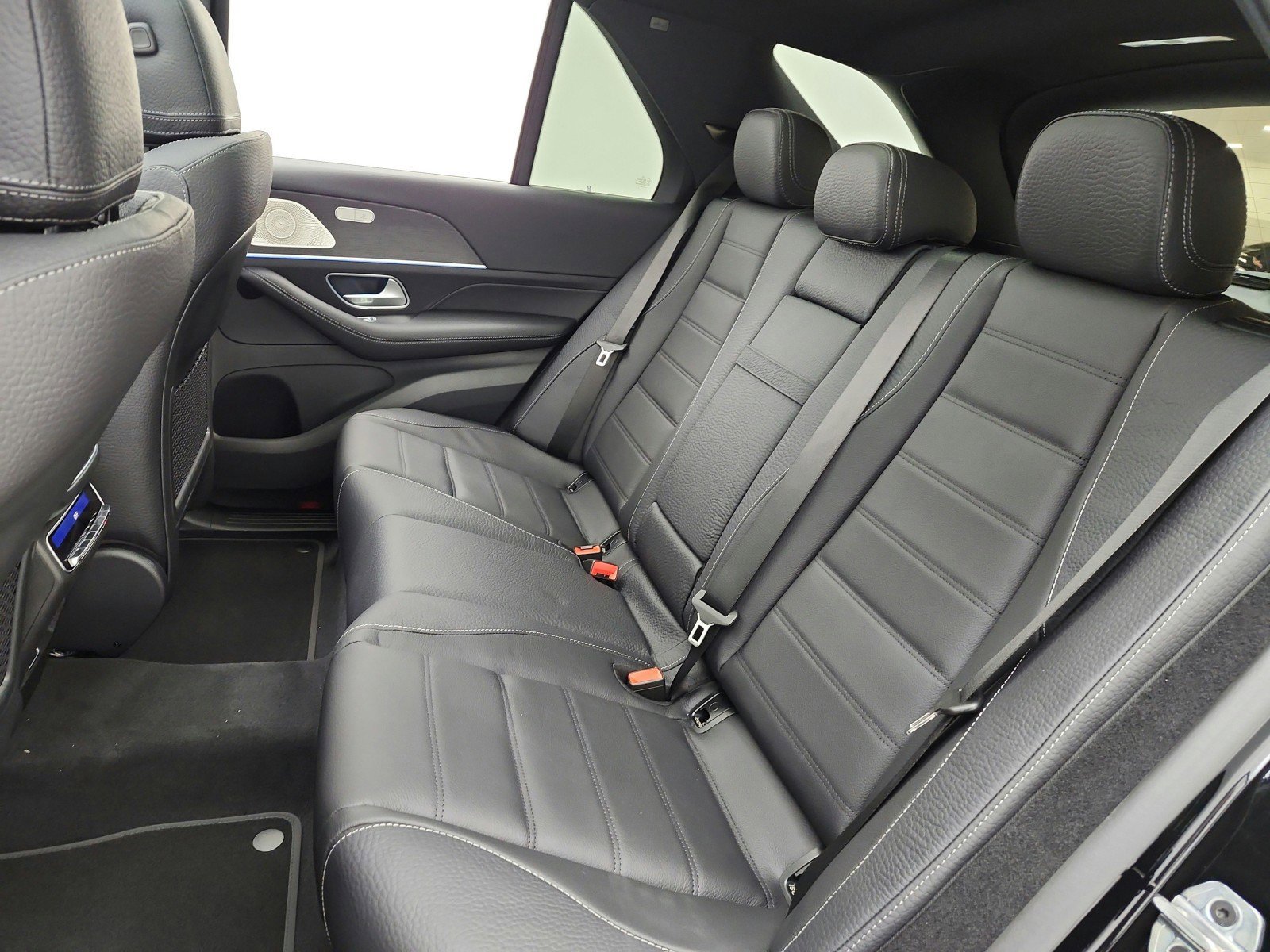 New 2026 Black Mercedes-Benz GLE 450 4MATIC® SUV image 32
