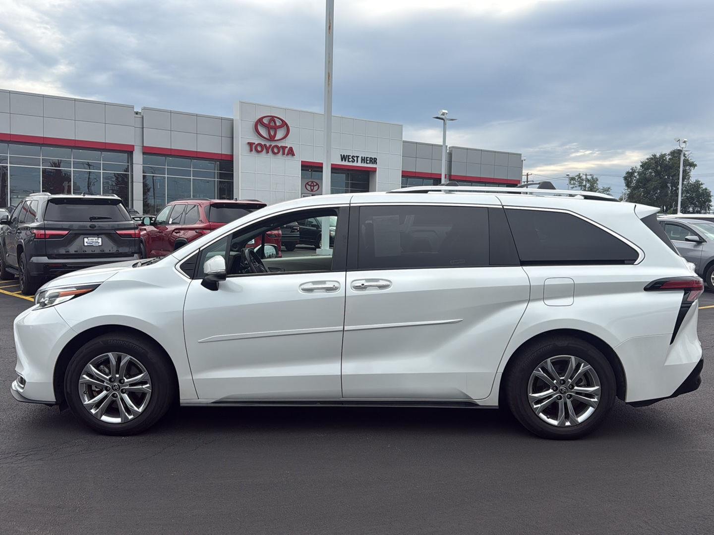 Used 2022 Windchill Pearl Toyota Platinum 7-Passenger image 6
