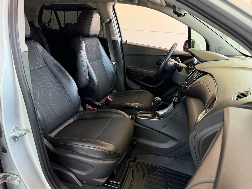 Used 2020 SILVER ICE METALLIC Chevrolet LT image 18