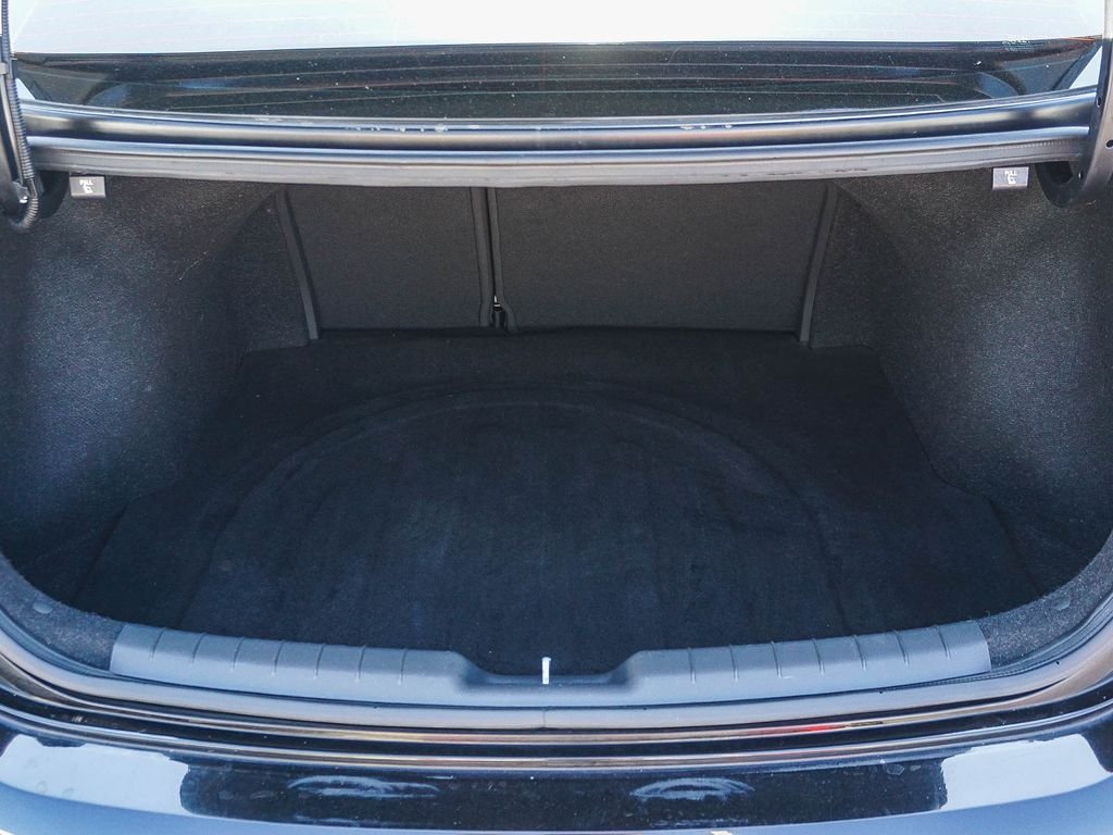 Used 2019 Black Hyundai SE image 24