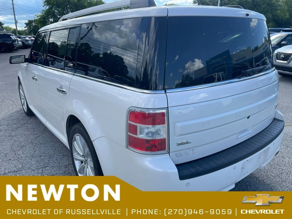 Used 2018 White Platinum Clearcoat Metallic Ford SEL image 14