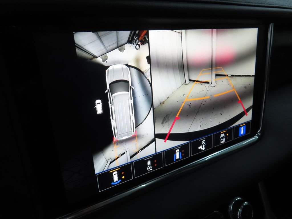 Used 2023 White GMC Denali image 17