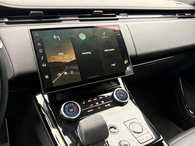 Used 2023  Land Rover SE Dynamic image 10