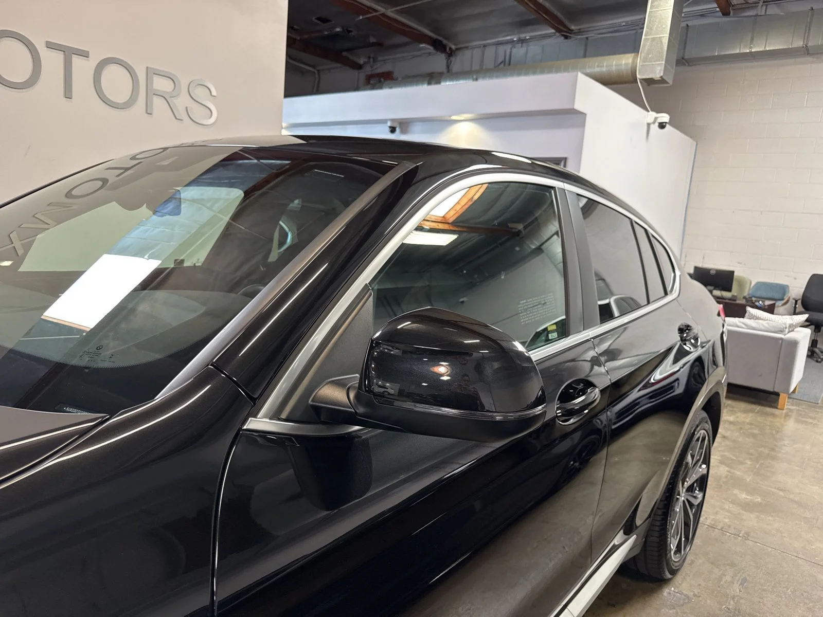 Used 2023 Black BMW xDrive30i image 6