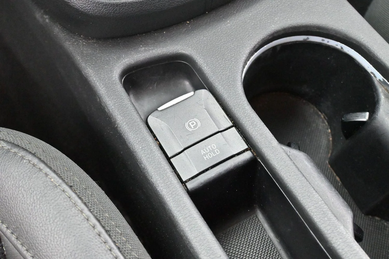 Used 2022 Thunder Gray Hyundai Limited image 19