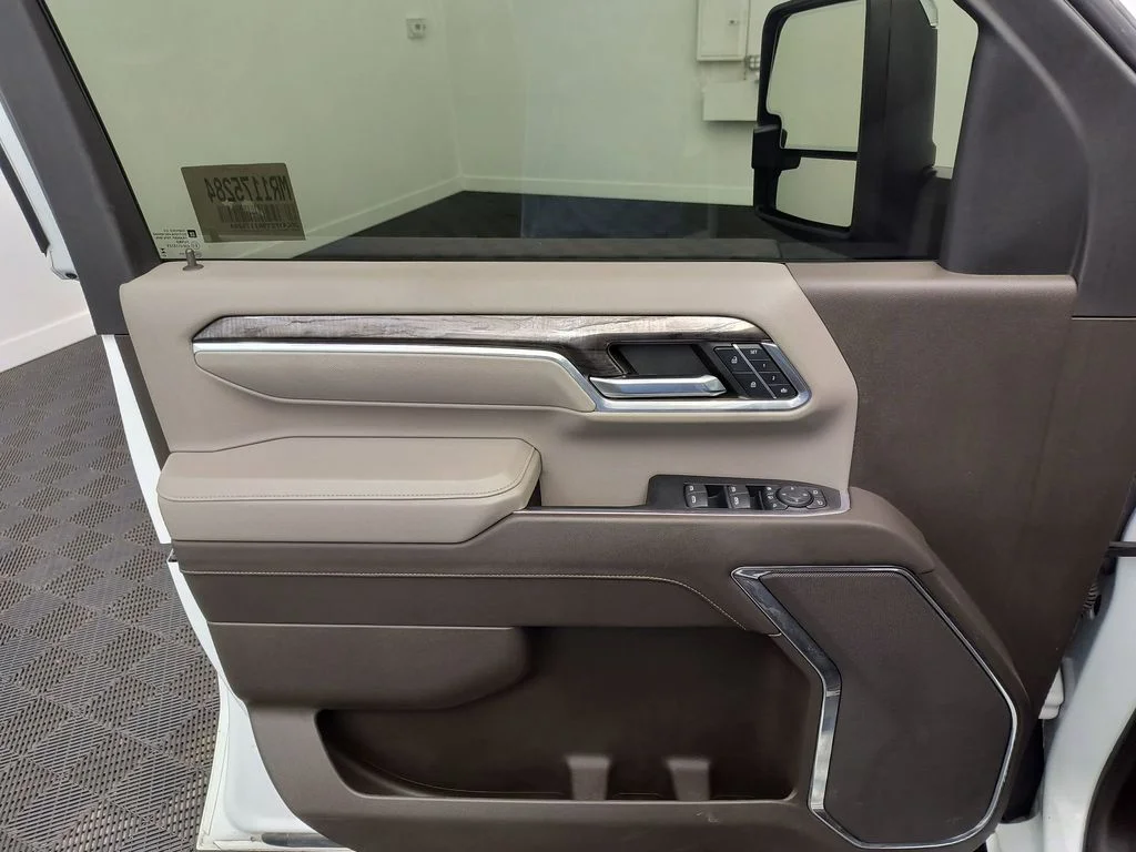 Used 2024 Summit White Chevrolet LTZ image 17