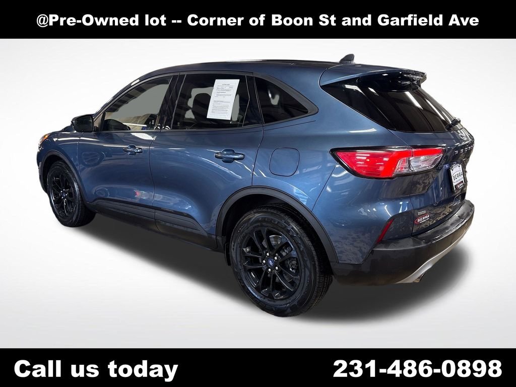 Used 2020 Blue Ford SE Sport image 3
