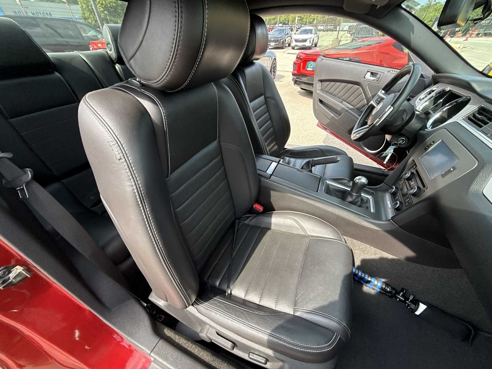 Used 2014 Black Ford GT Premium image 23