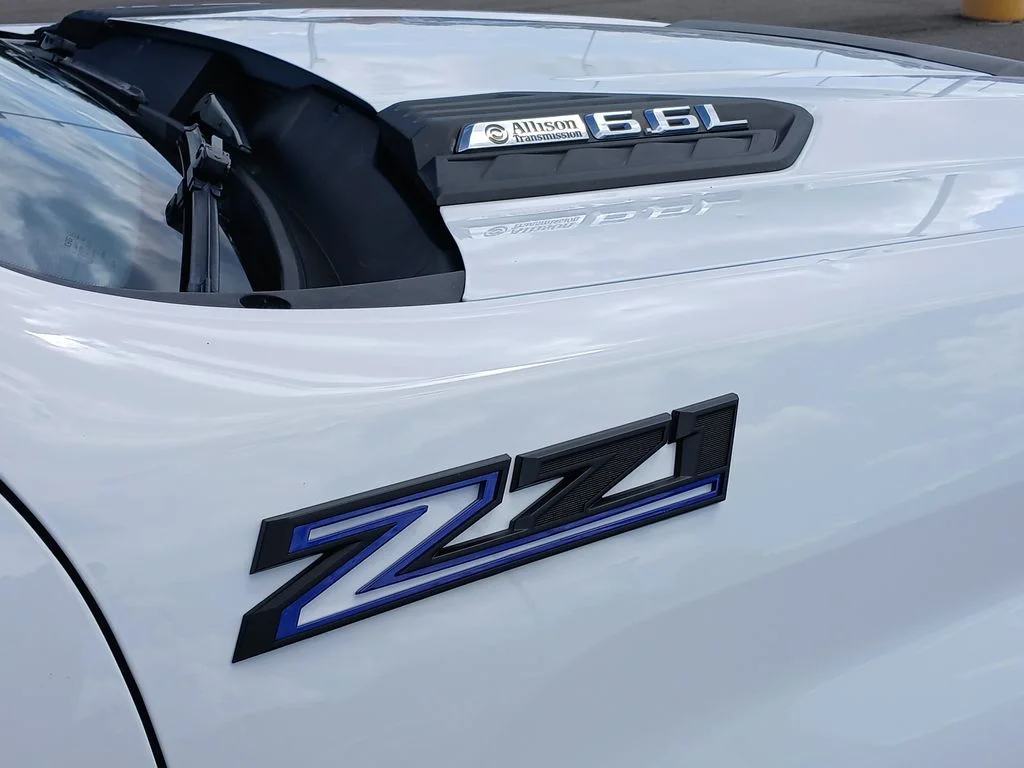Used 2024 White Chevrolet Custom image 33