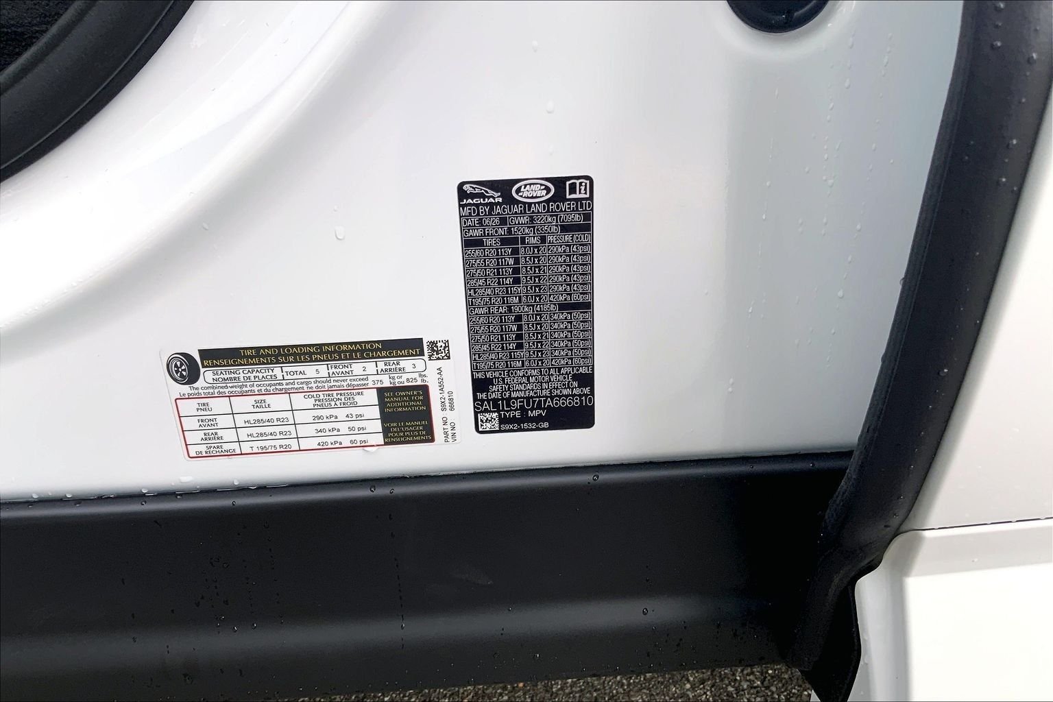 New 2026 Fuji White Land Rover Dynamic SE image 18