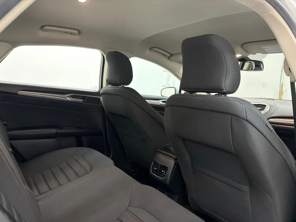 Used 2019 Silver Ford SE image 31