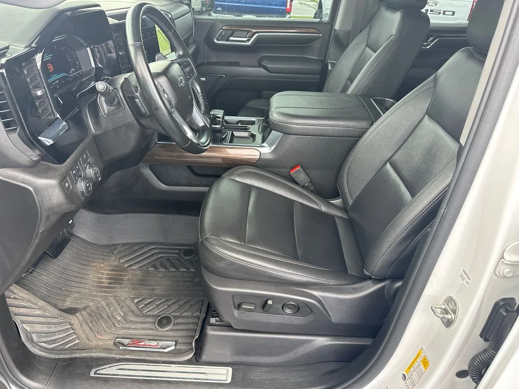 Used 2024 White Chevrolet RST image 9