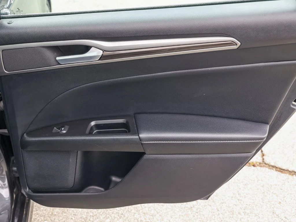 Used 2020 Gray Ford SEL image 17