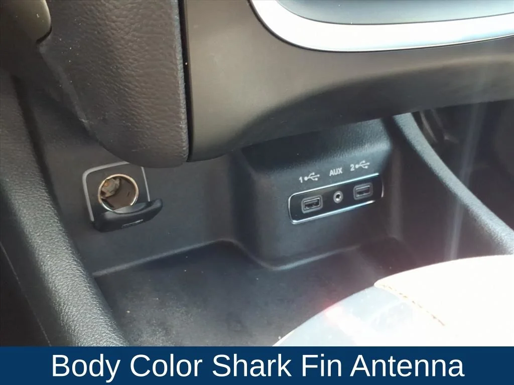 Used 2019  Dodge SXT Plus image 6