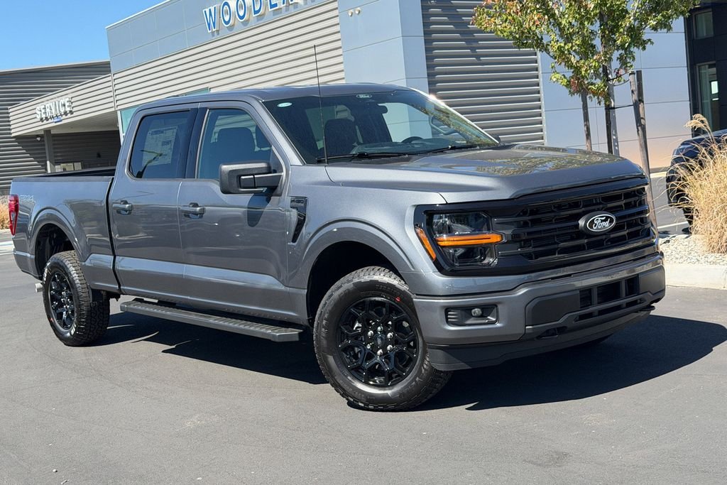 New 2026 Carbonized Gray Metallic Ford XLT image 2