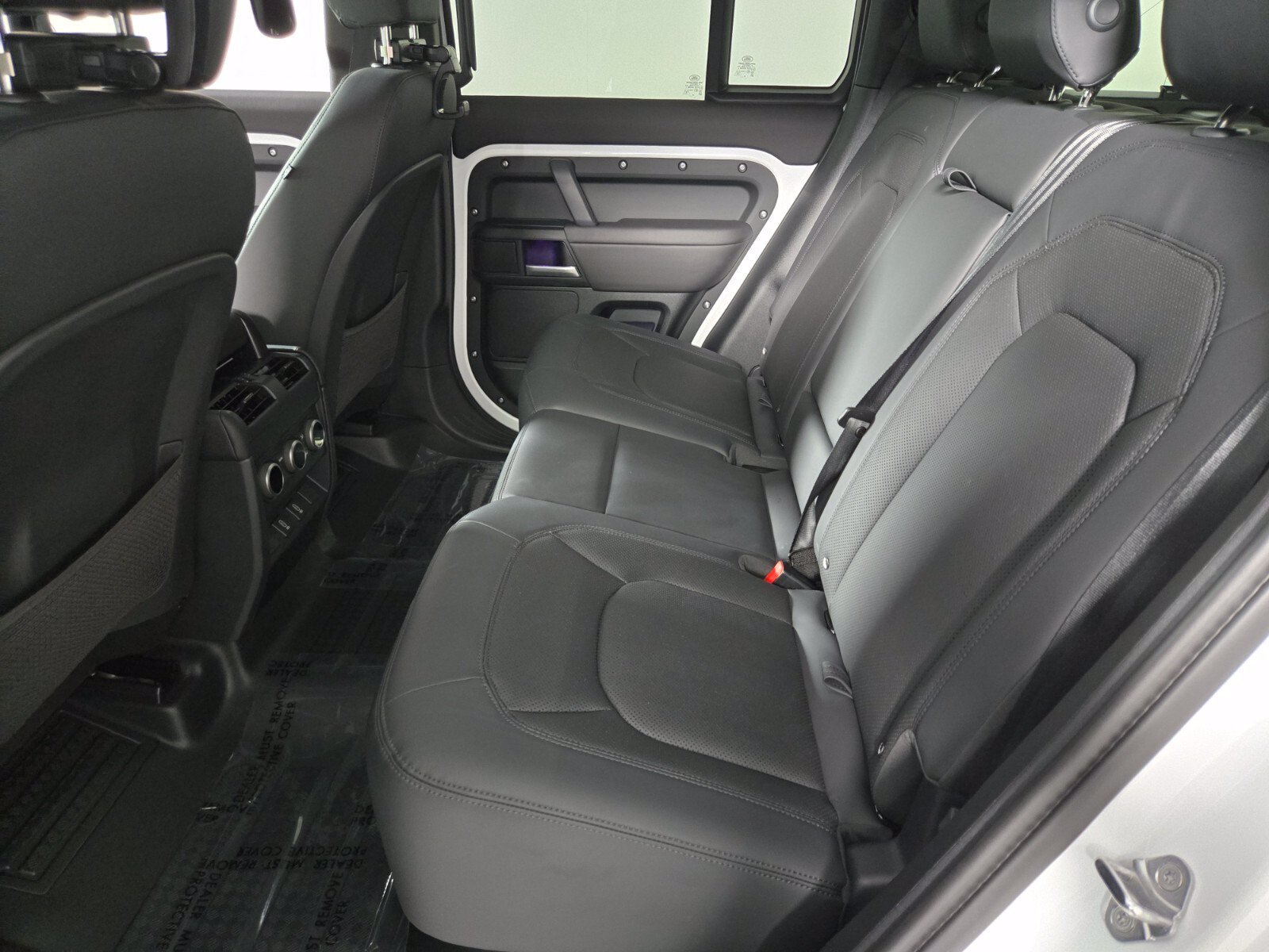 Used 2026 Fuji White Land Rover X-Dynamic SE image 13