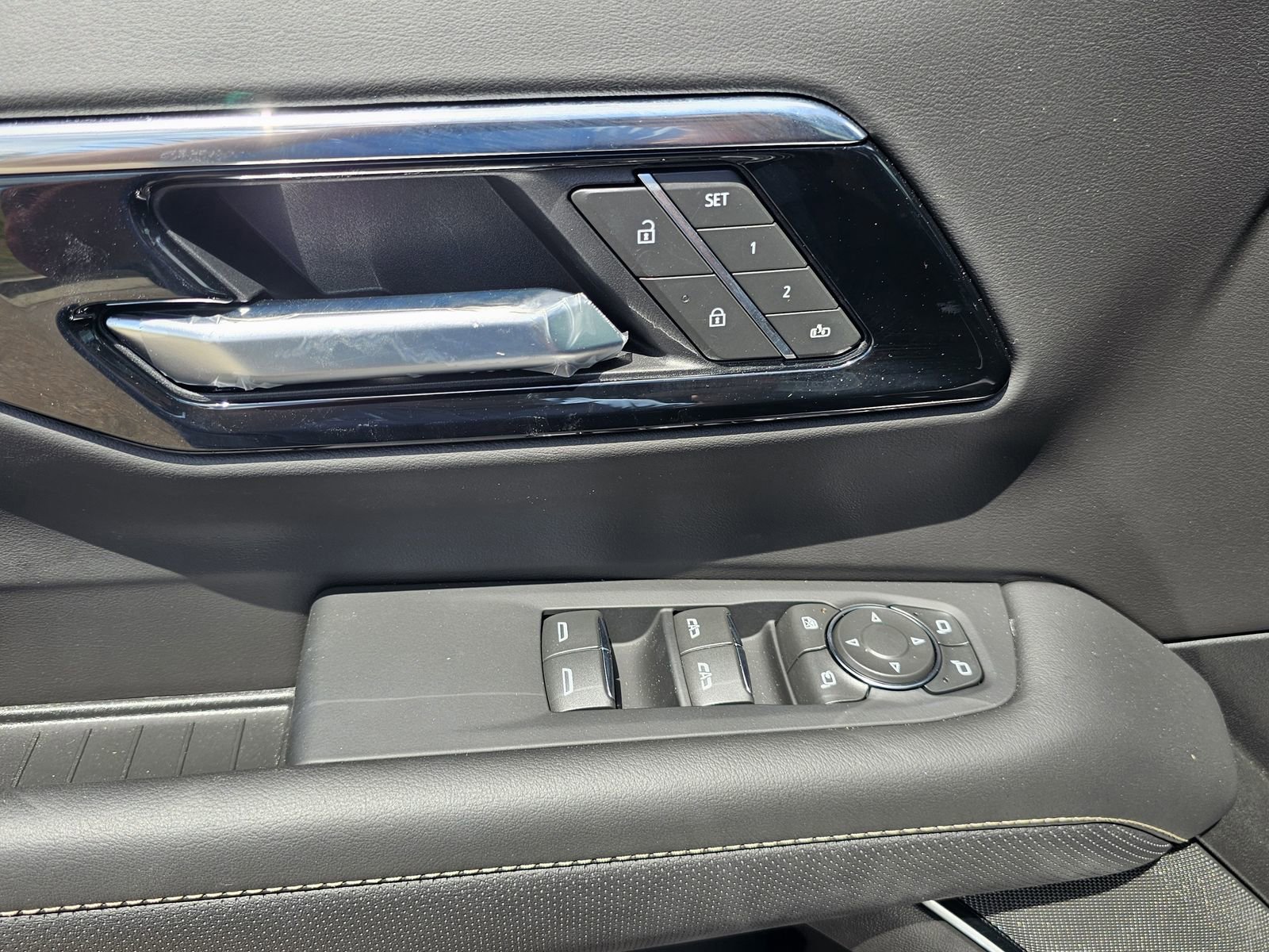 2025 Chevrolet Suburban Premier - Photo 18