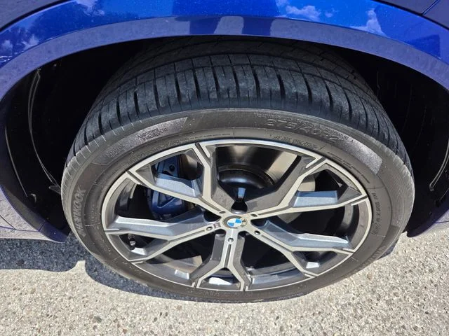 Used 2025 Blue BMW M60i image 31