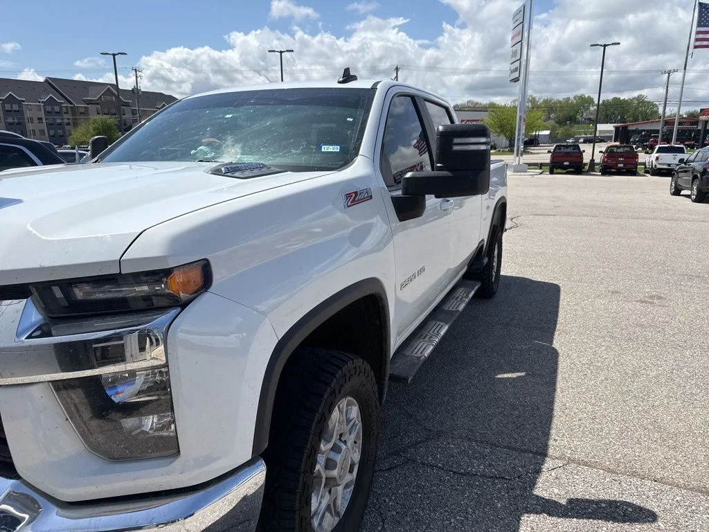 Used 2021 White Chevrolet LT image 4