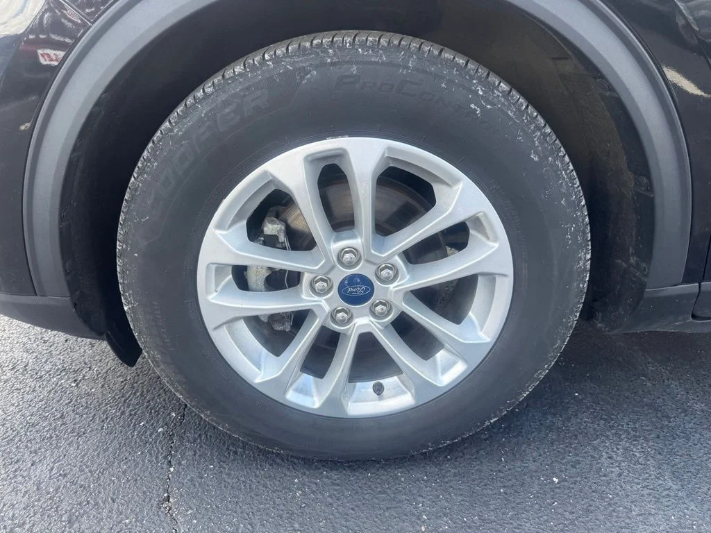 Used 2020 Black Ford SE image 14