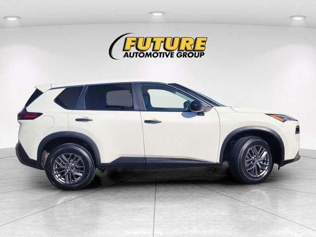 Used 2023 White Nissan S image 3