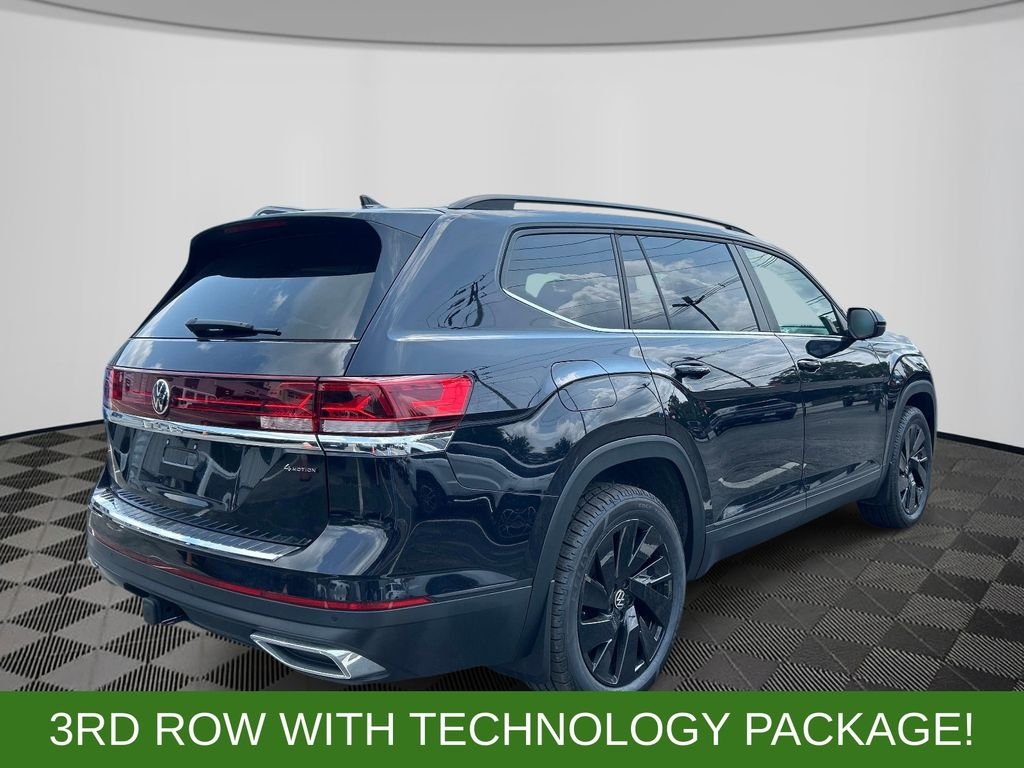 Used 2024 Black Volkswagen 2.0T SE w/Technology image 5