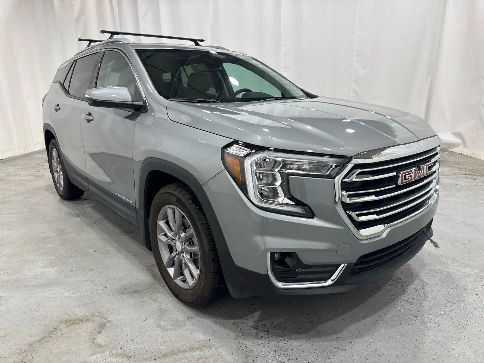 Used 2024 Sterling Metallic GMC SLT image 7