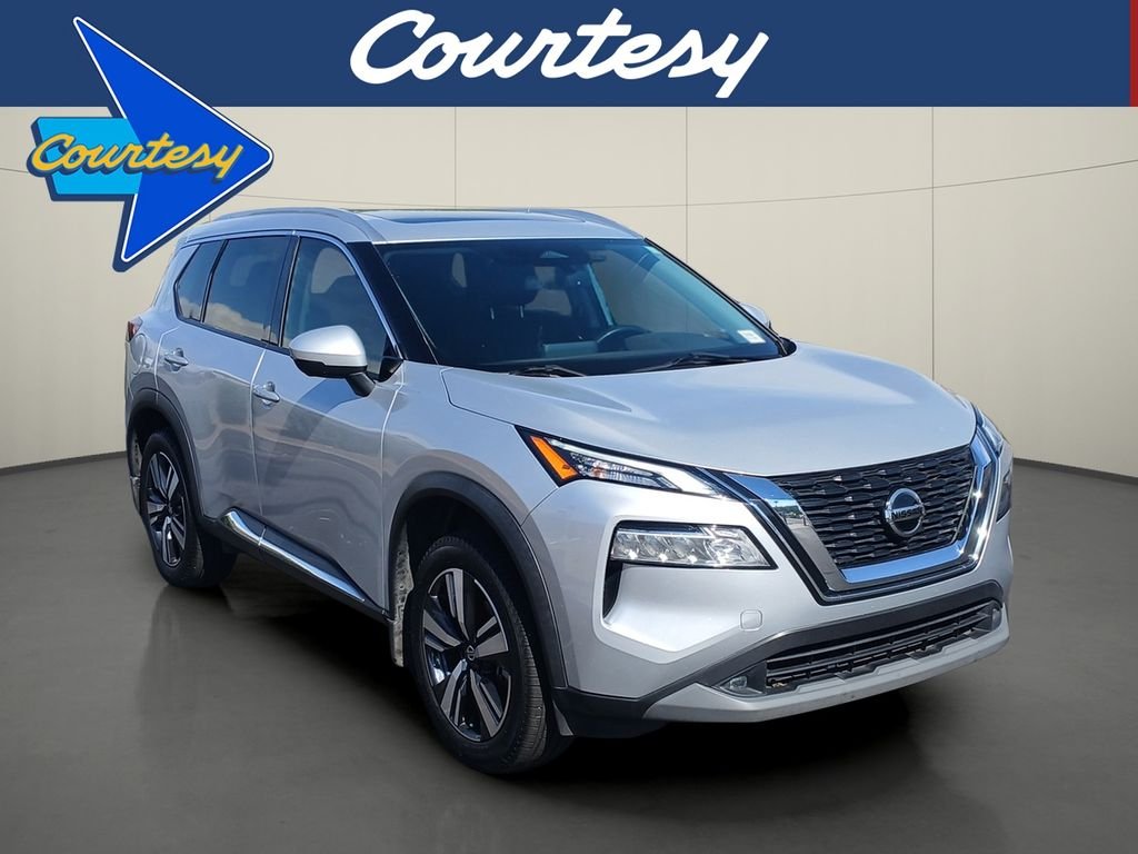 Used 2021 Silver Nissan SL image 1