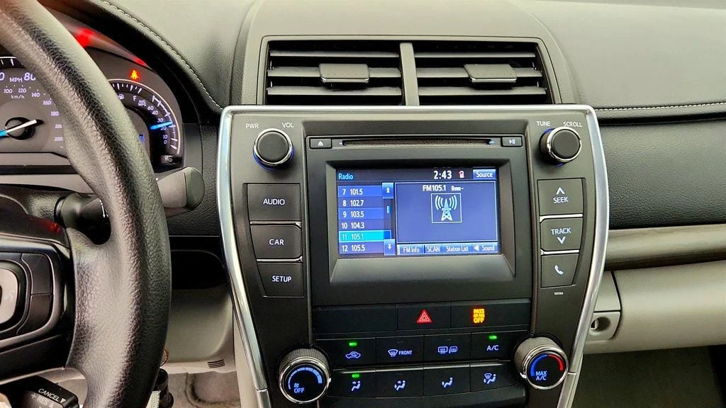 Used 2015 Predawn Gray Mica Toyota 4dr Sedan I4 Automatic LE image 17