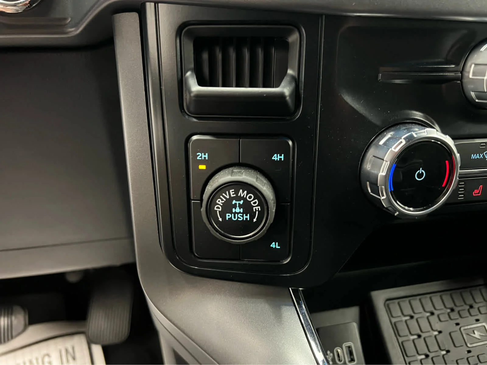 Used 2025 Carbonized Gray Metallic Ford XLT image 15