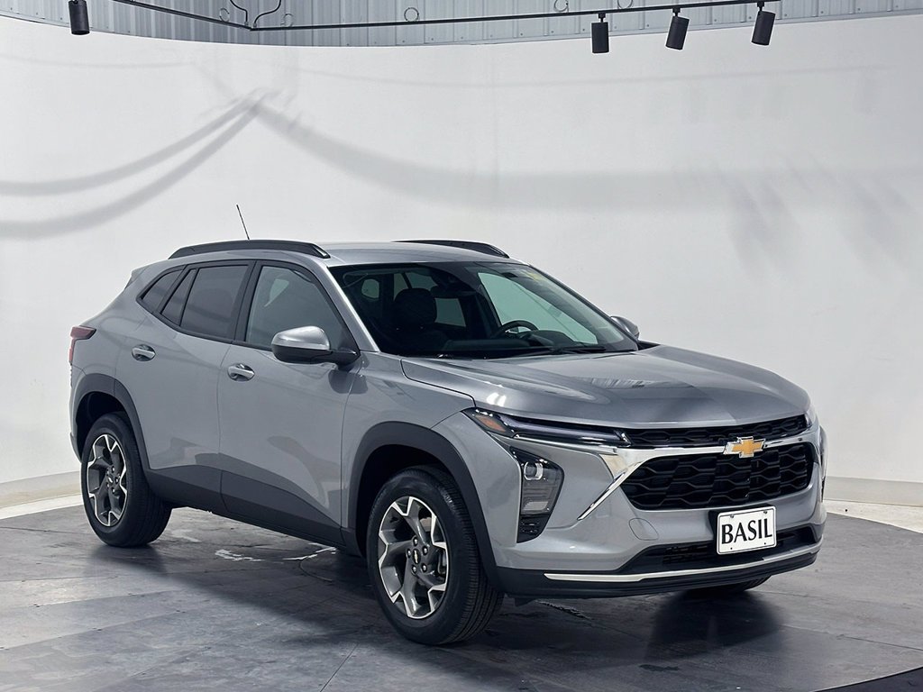 Used 2025 Gray Chevrolet LT image 37