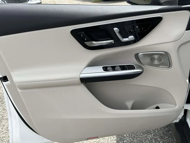New 2026 White Mercedes-Benz GLC 300 image 17