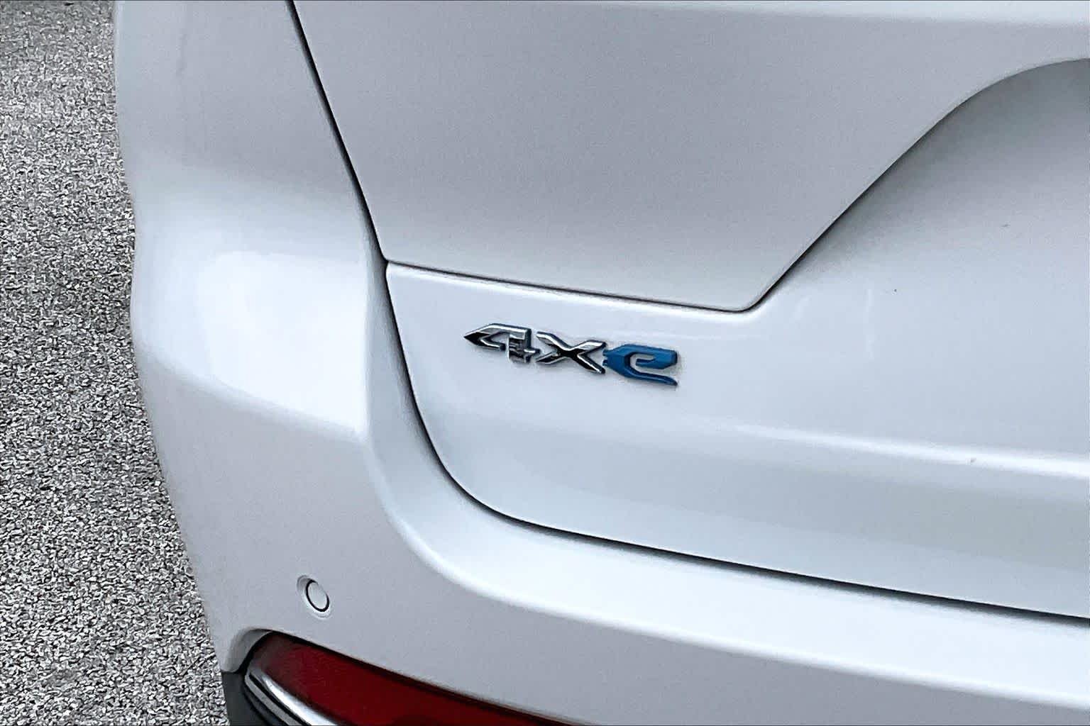 Used 2022 Bright White Clearcoat Jeep  image 10