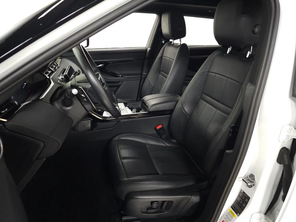 Used 2023 White Land Rover R-Dynamic SE image 16