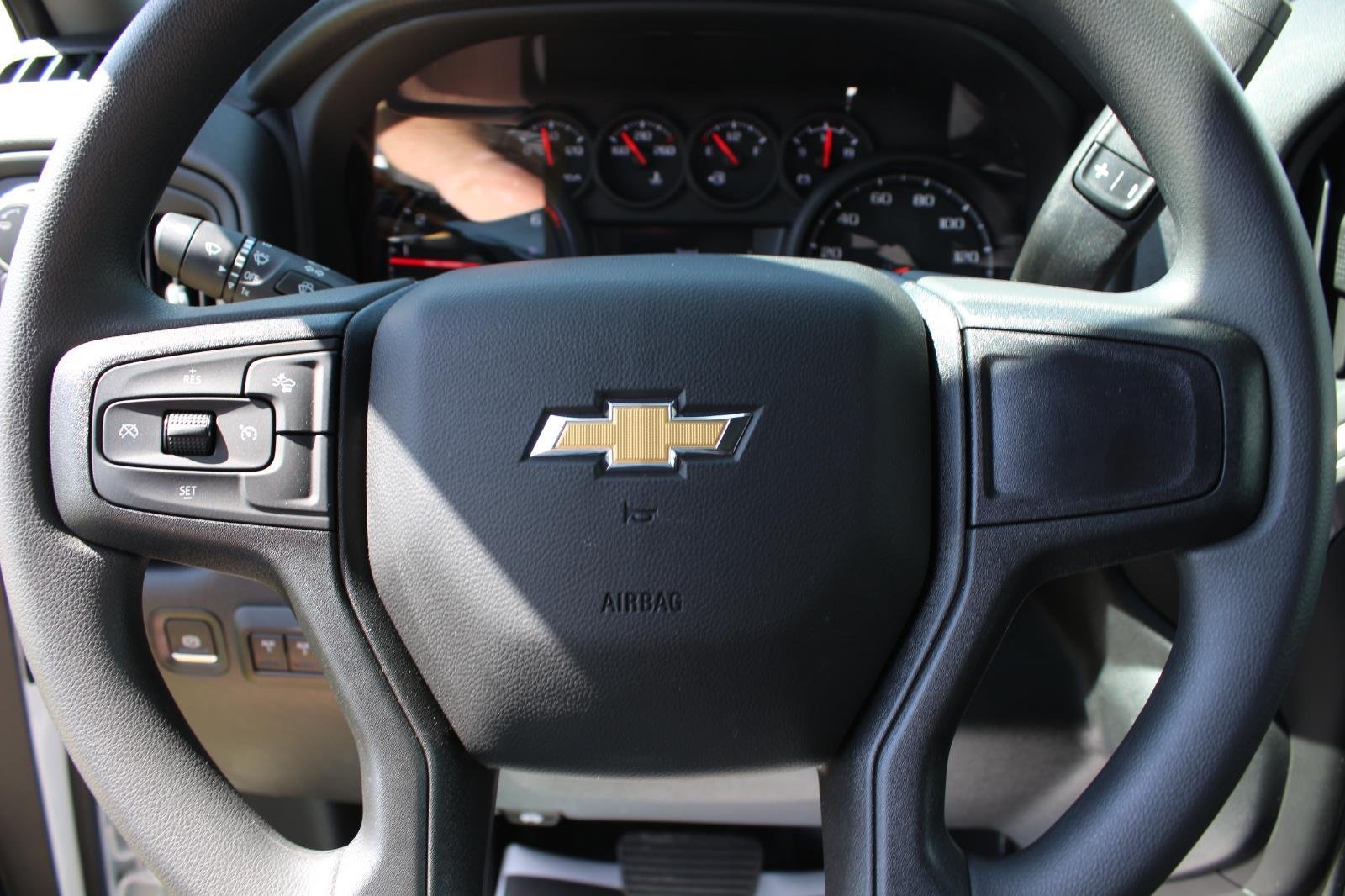 New 2026 Summit White Chevrolet Work Truck image 19