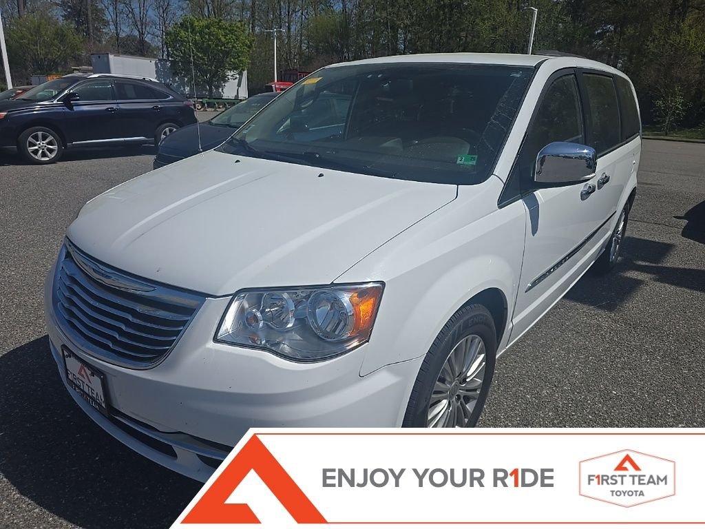 2015 Chrysler Town & Country Touring-L