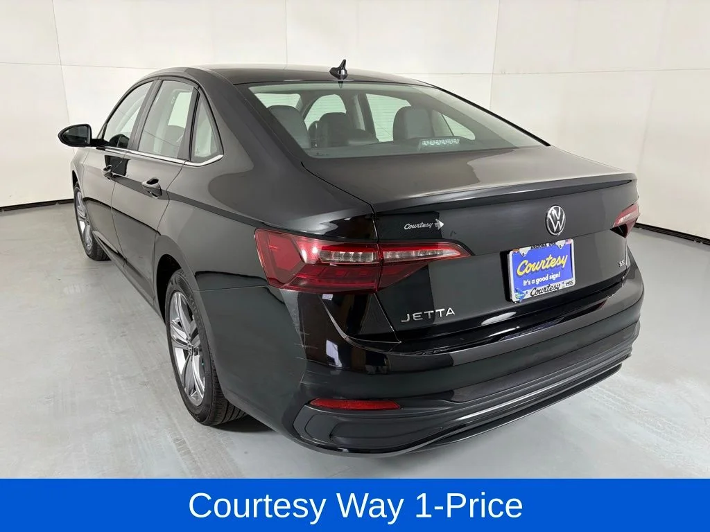 Used 2024 Black Volkswagen 1.5T SE image 8