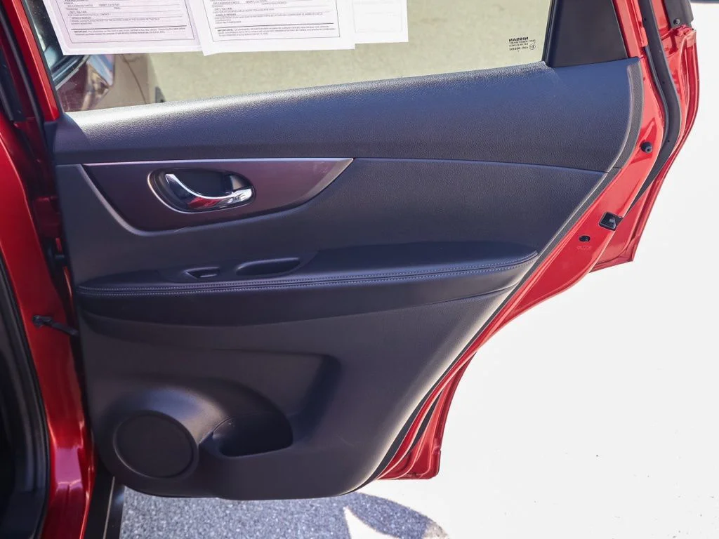 Used 2015 Red Nissan SV image 18