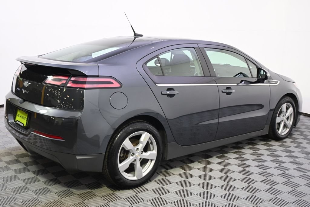 Used 2013 Cyber Gray Metallic Chevrolet Base image 7