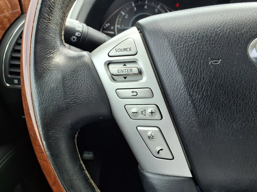 Used 2019 Black INFINITI LUXE image 27