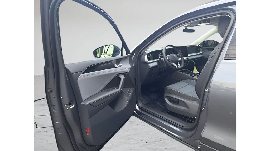 2025 Volkswagen Tiguan SE - Photo 7