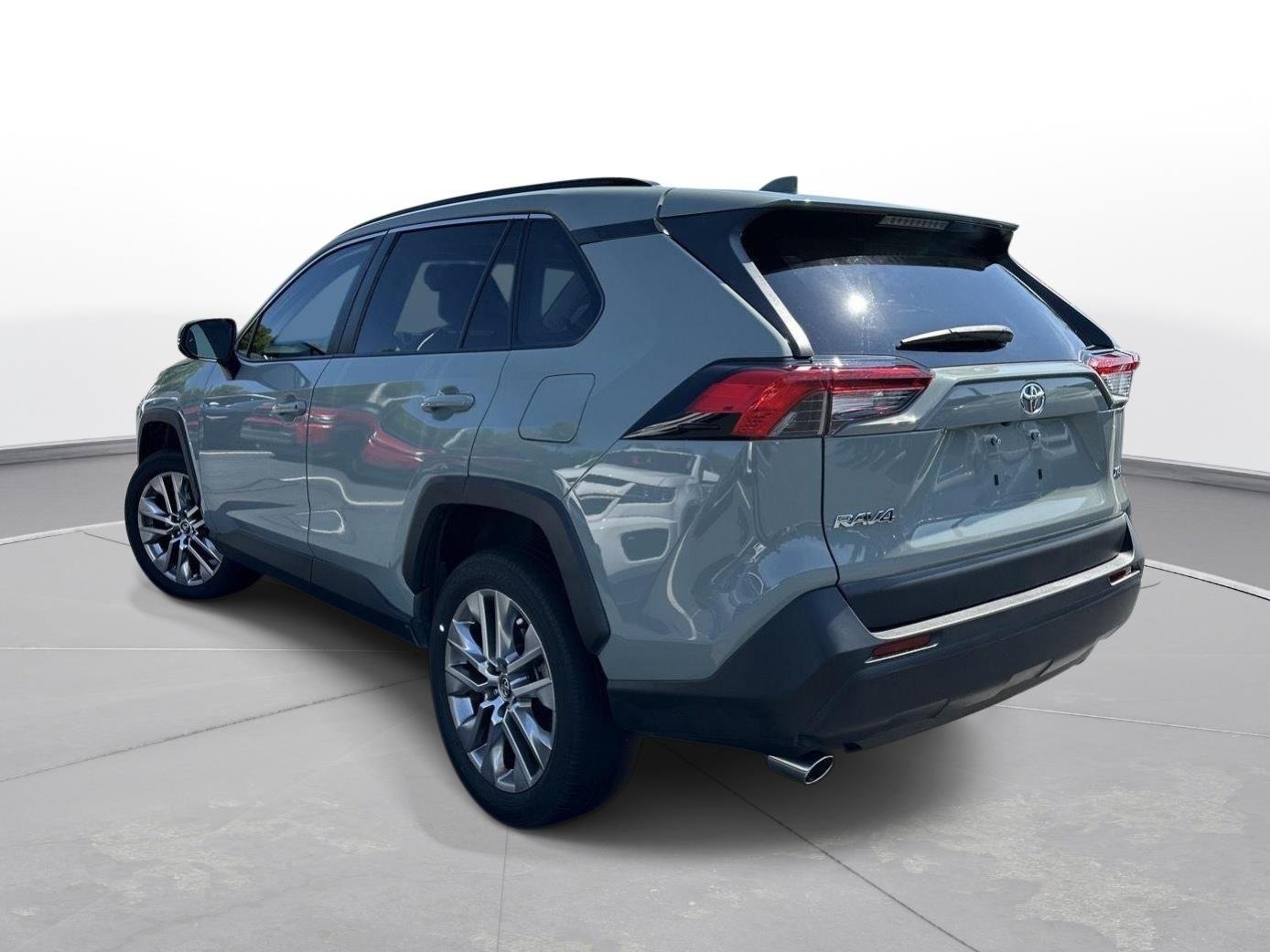 Used 2021 Lunar Rock Toyota XLE Premium image 8