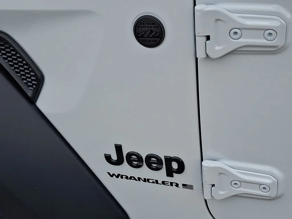 New 2026 Bright White Clear-Coat Exterior Paint Jeep Sport S image 15